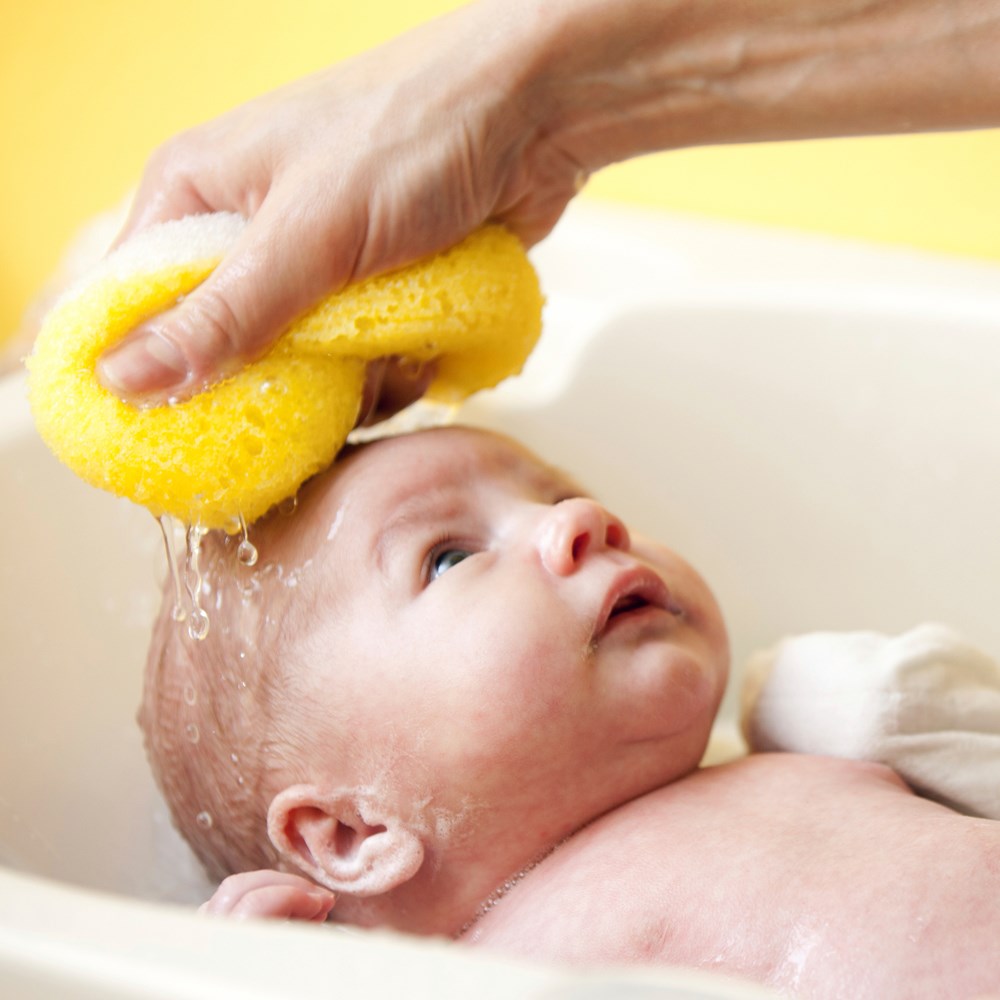 Bebeğinizin ilk banyosunu erteleyin