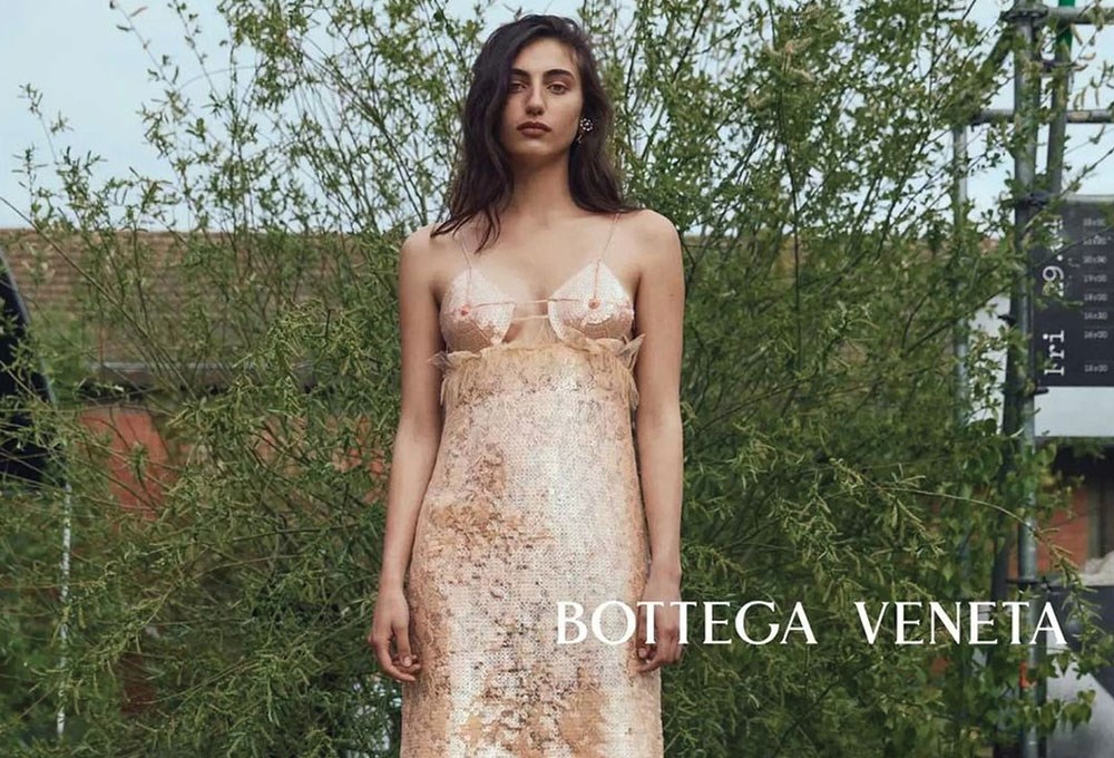Bottega Veneta’nın Kış 2022 koleksiyonu kitap oluyor
