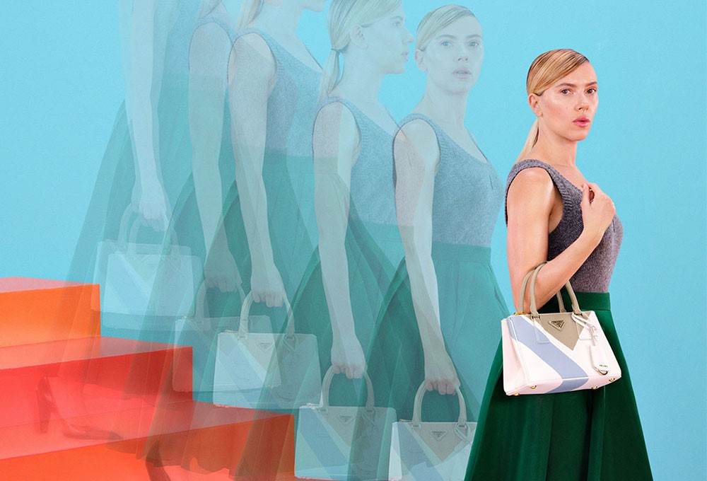 Scarlett Johansson, Prada'nın Galleria çanta kampanyasında parlıyor