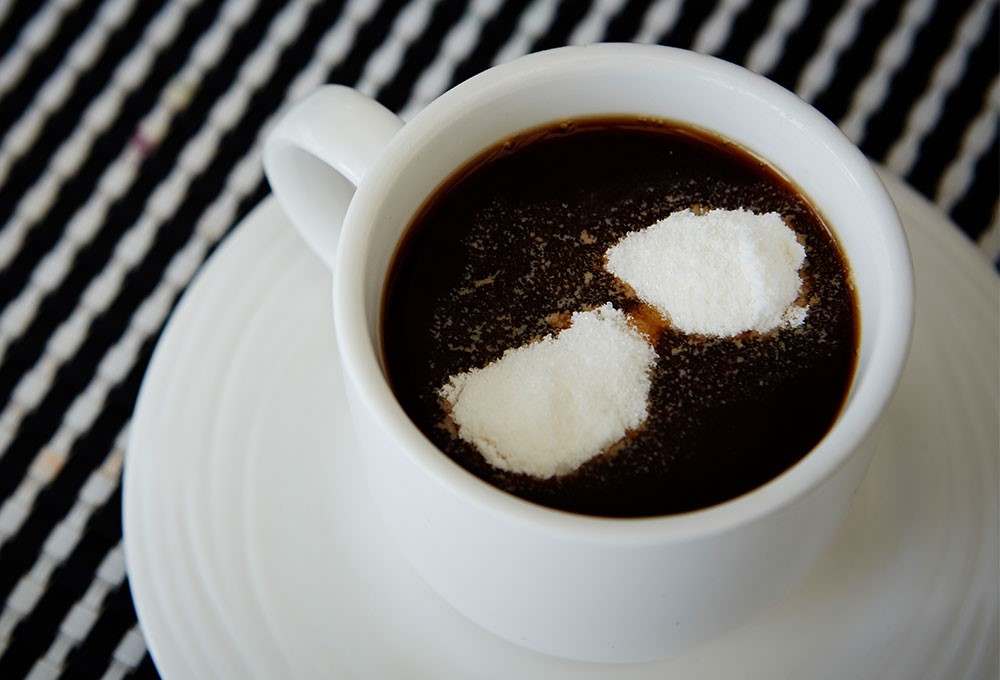 Kahveyi yumuşatmak için kullandığımız süt tozu nedir?
