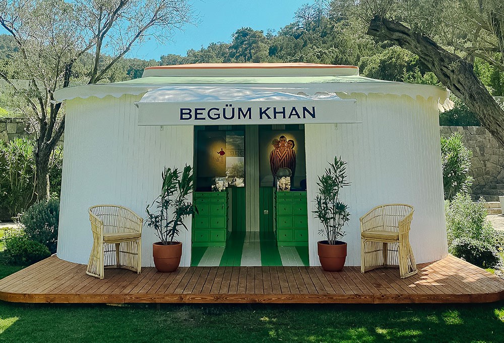 Begüm Khan, Bodrum’daki ilk butiğini Lucca Beach’te açıyor