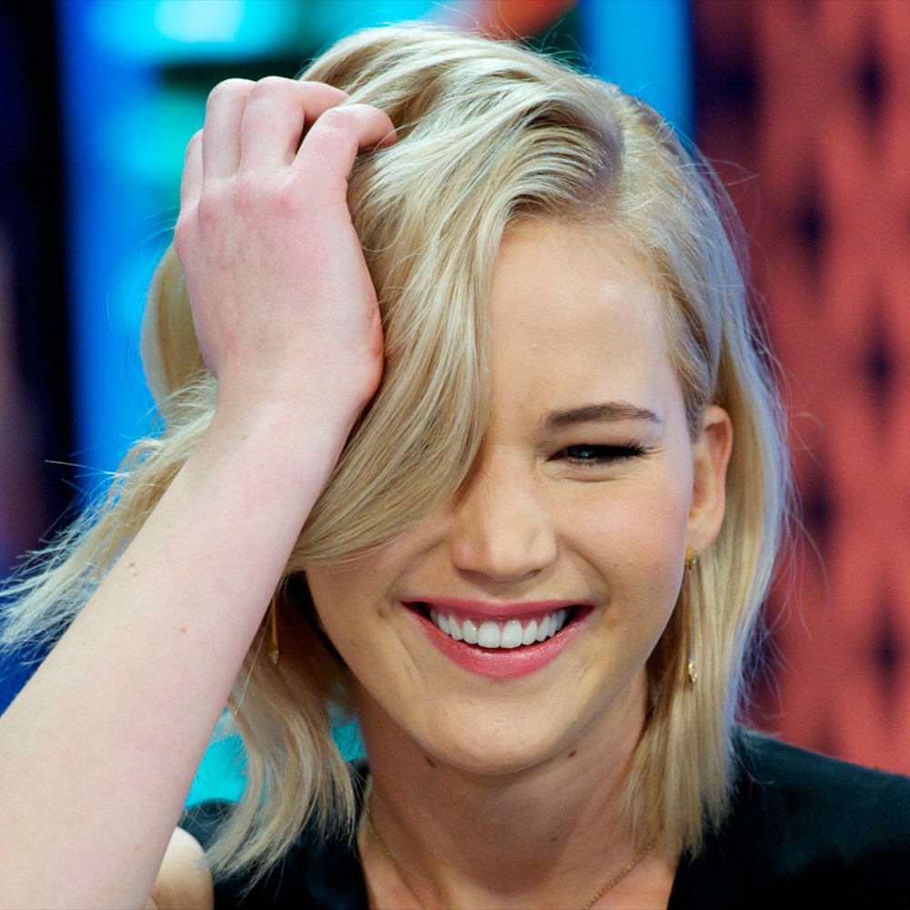 Jennifer Lawrence’tan kırmızı halı geleneği