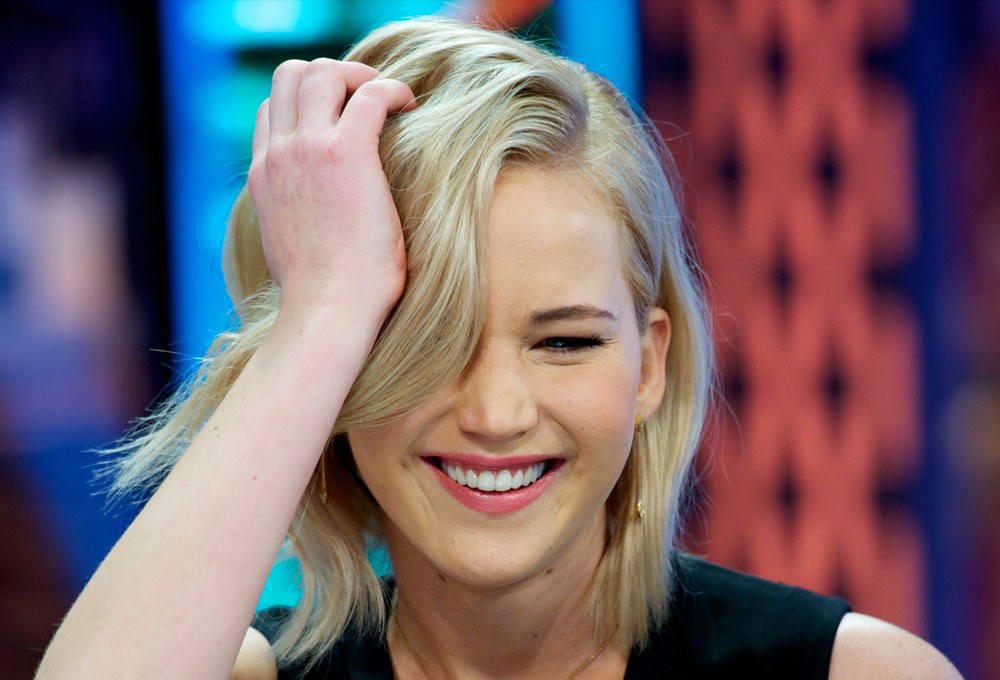 Jennifer Lawrence’tan kırmızı halı geleneği