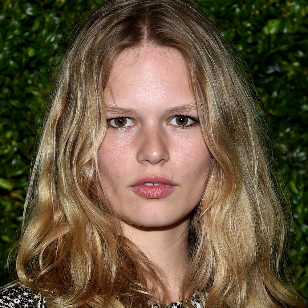 Yılın en iyi modeli Anna Ewers 