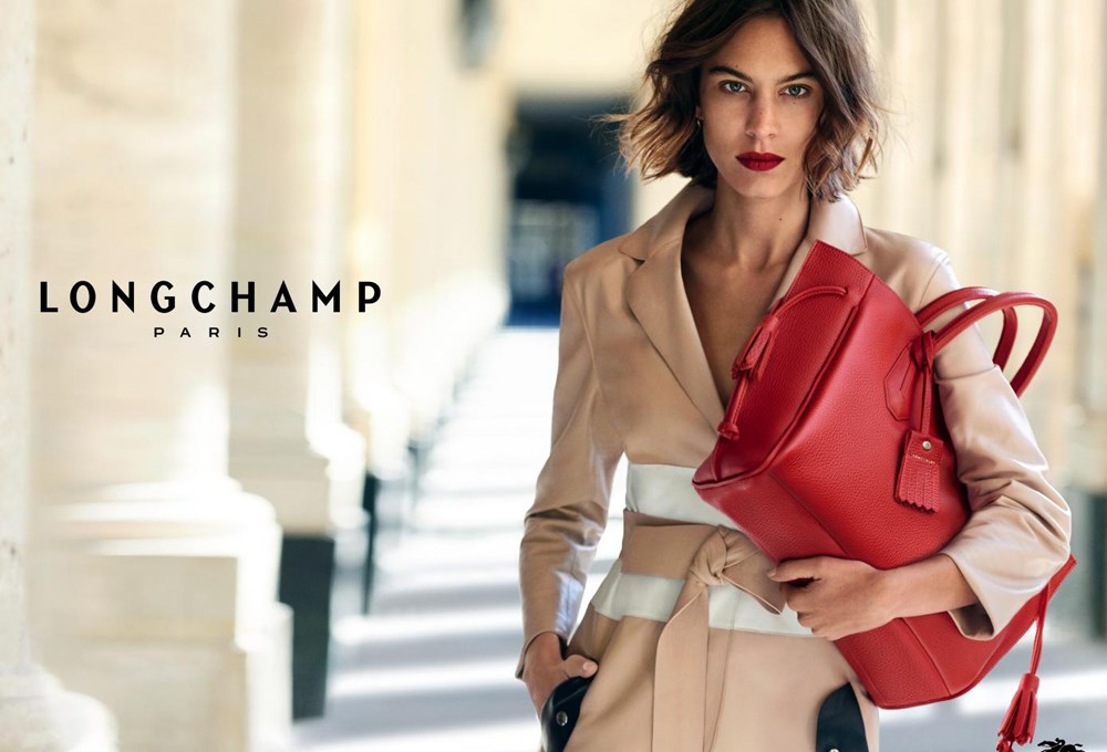 Alexa Chung Longchamp'i özüne döndürdü