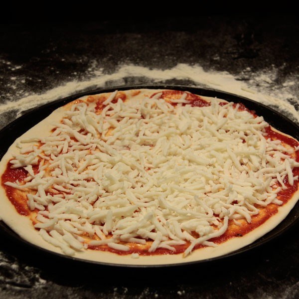 İtalyan usulü ev yapımı pizza