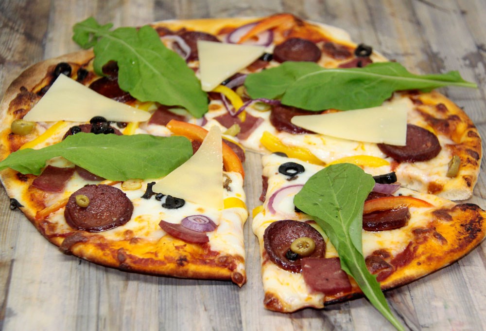 İtalyan usulü ev yapımı pizza