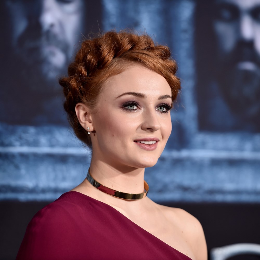 Sophie Turner’dan mezuniyet stili