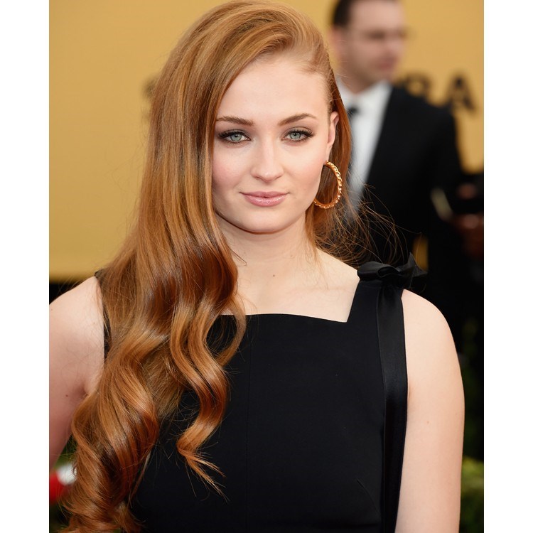 Sophie Turner’dan mezuniyet stili