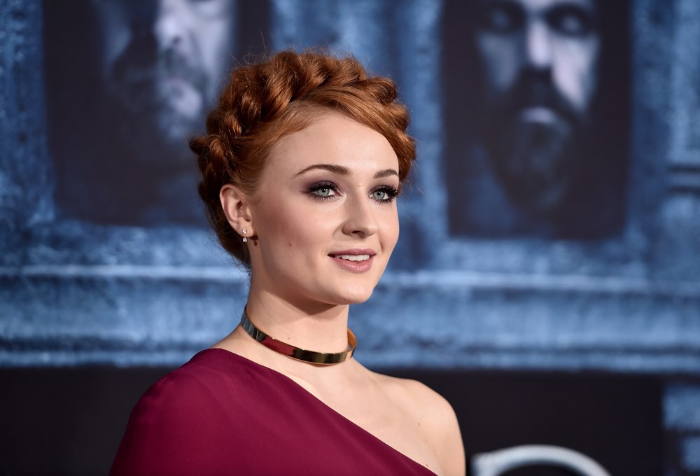 Sophie Turner’dan mezuniyet stili