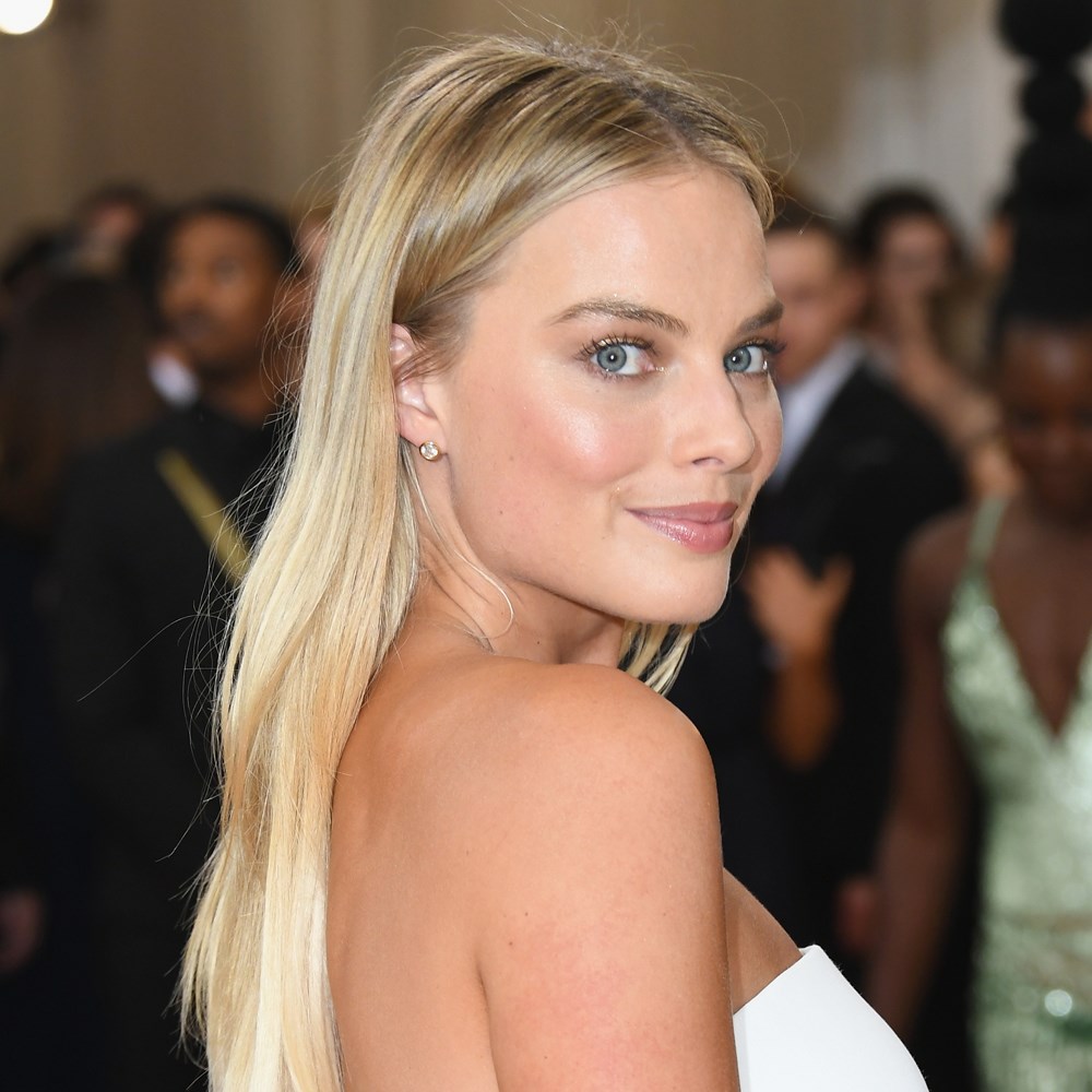 Margot Robbie parfüm kampanyasında