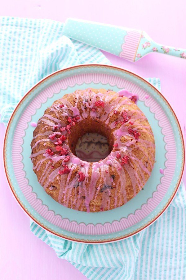 Annenize ev yapımı bir hediye: Gül ve Frambuazlı Kek