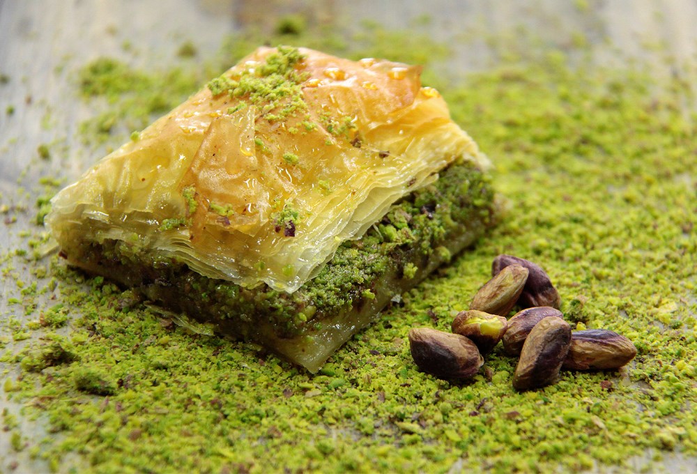 Bayrama hazırlık: Fıstıklı ballı kolay baklava