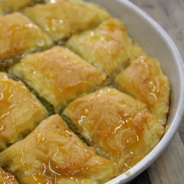 Bayrama hazırlık: Fıstıklı ballı kolay baklava