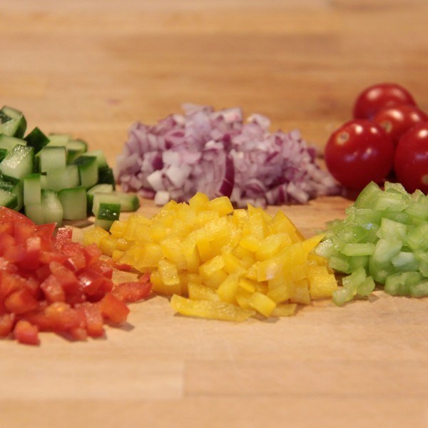 Sağlıklı bir seçenek: Taze otlu bakliyat salatası