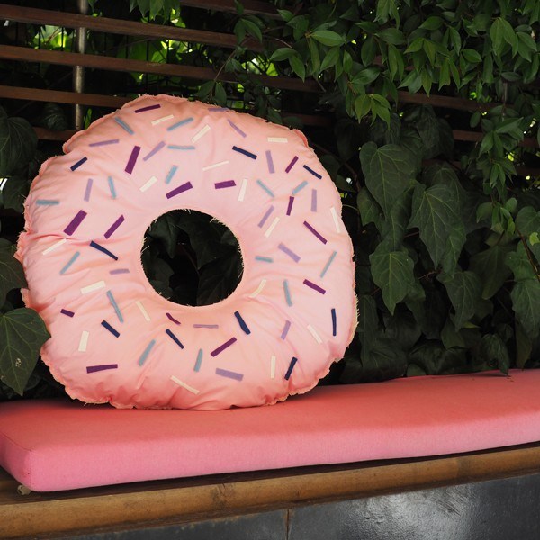 Donut şeklinde yastık yapıyoruz