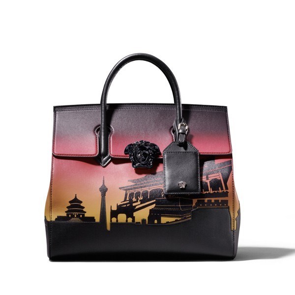 Versace'den 7 şehre özel çanta