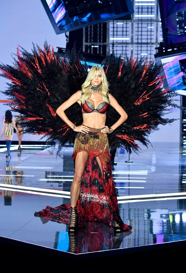 Victoria's Secret'tan ihtişamlı defile