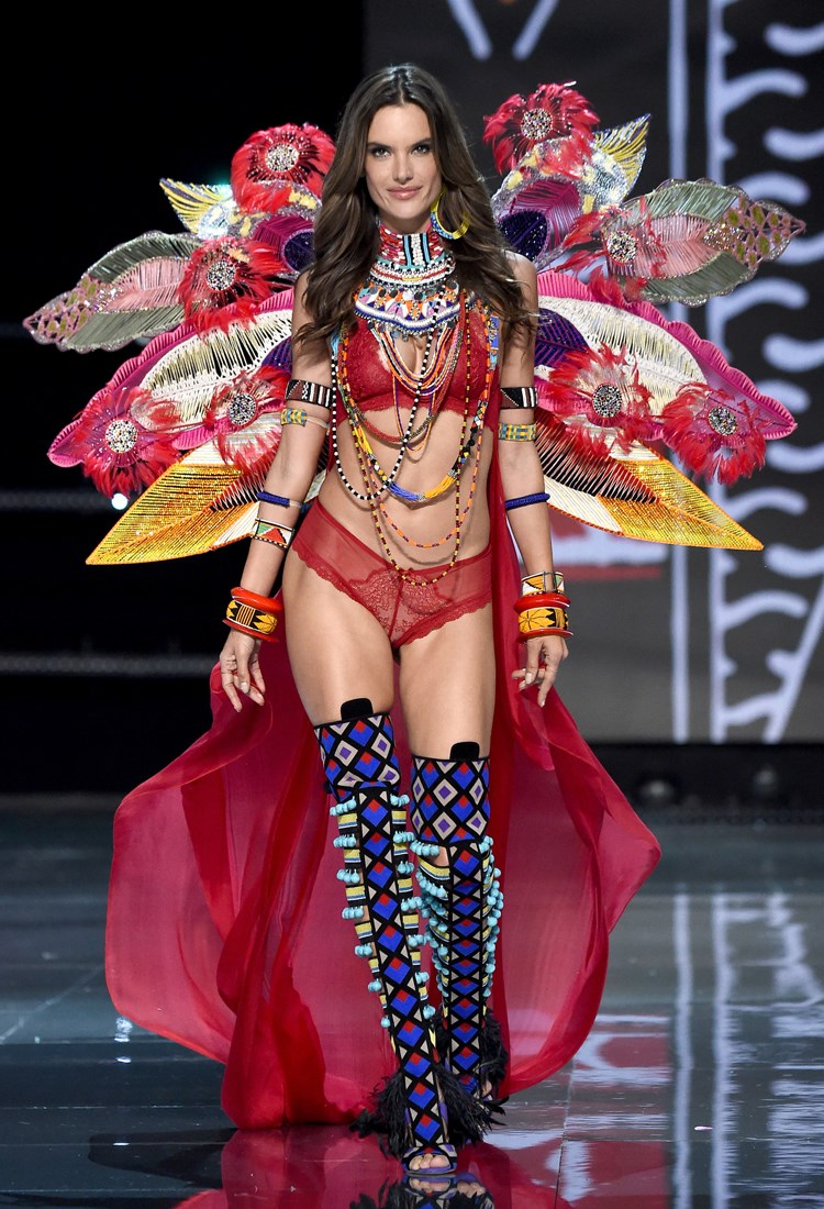 Victoria's Secret'tan ihtişamlı defile