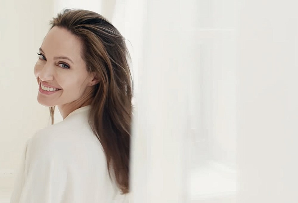 Angelina Jolie parfüm reklamında