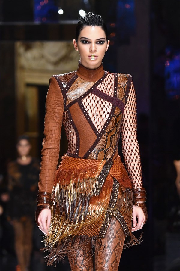 Paris'te Balmain ve Chloe rüzgarı