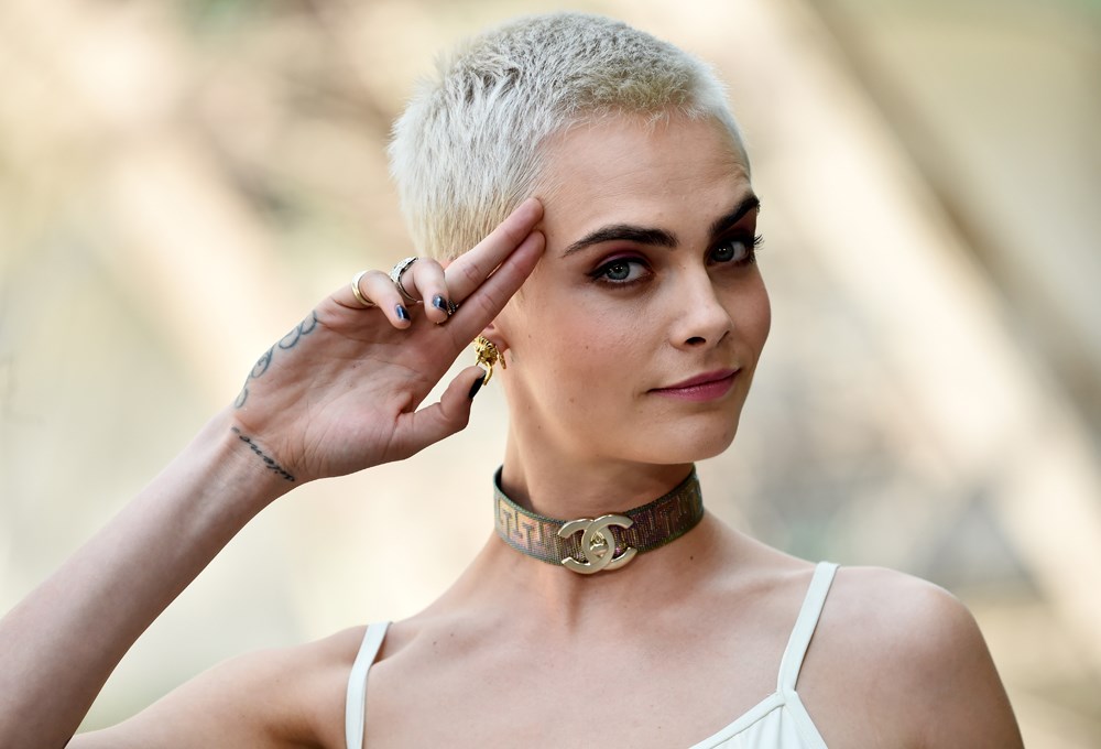 Cara Delevingne şarkı söylerse