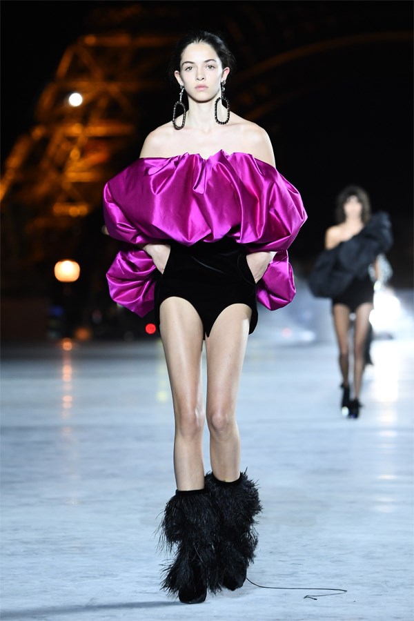 Paris Moda Haftası'ndan etkileyici başlangıç