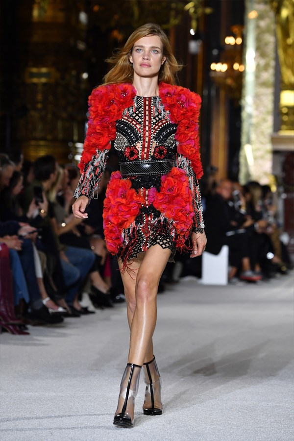 Paris'te Balmain rüzgarı