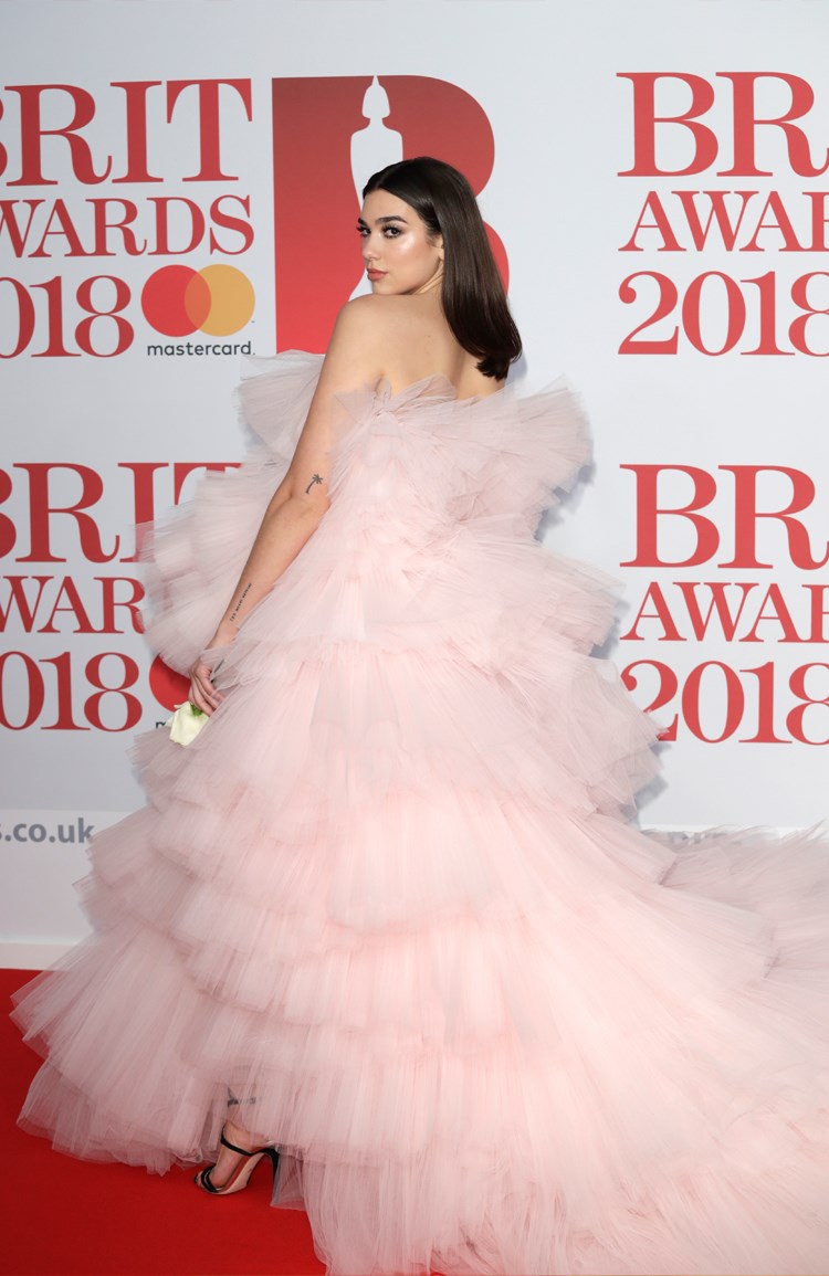 Brit Awards gecesinden en çarpıcı stiller