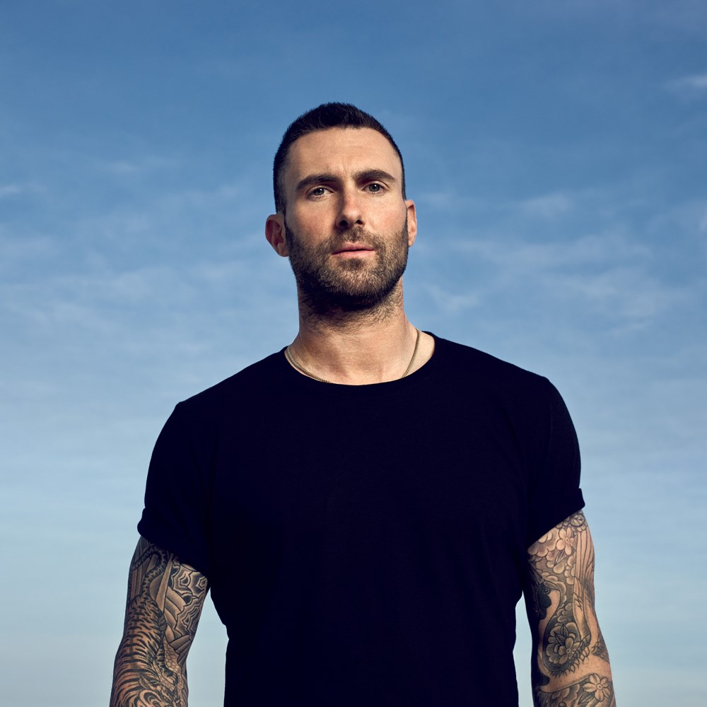 Adam Levine parfüm kampanyasında