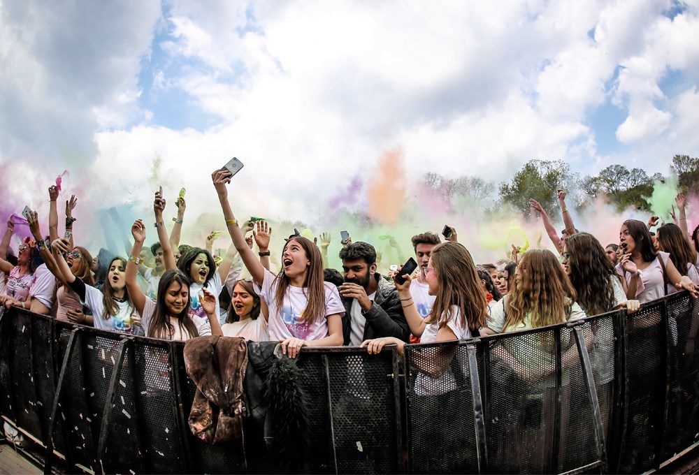 Yılın en renkli festivali: Holifest