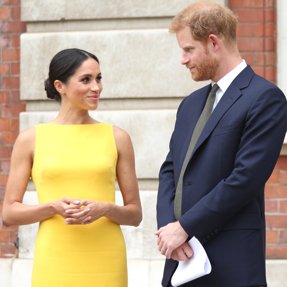 Meghan Markle sarılar içinde