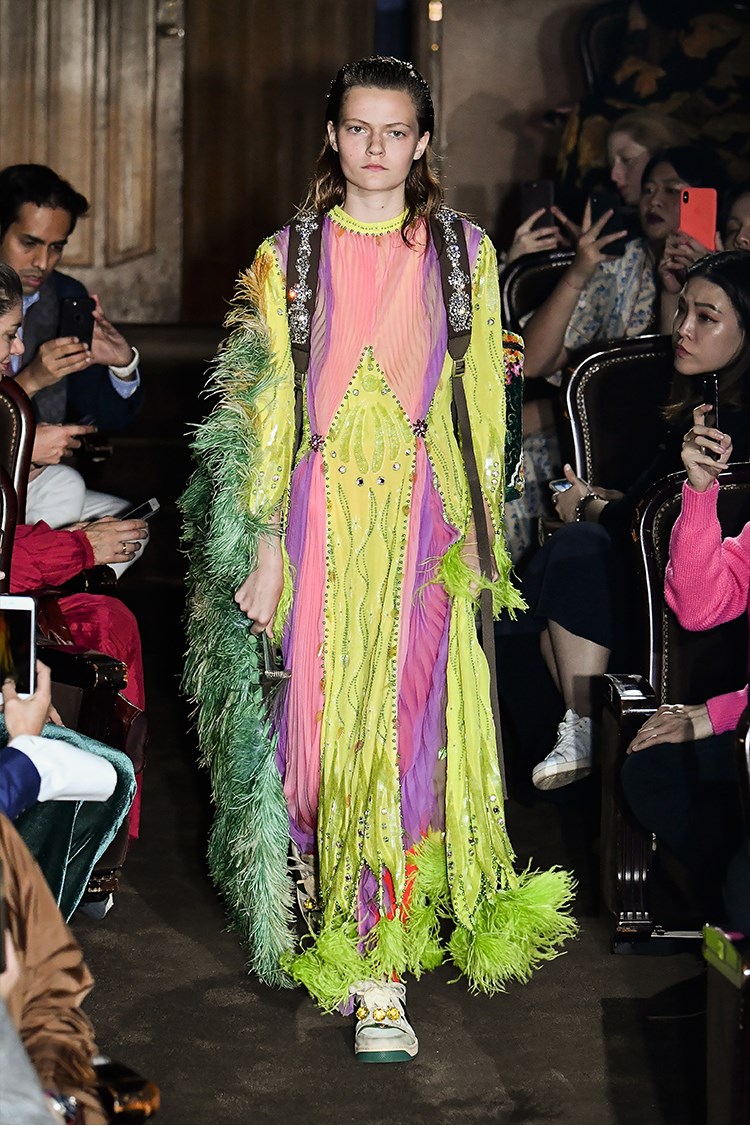 Dior ve Gucci'den defile notları