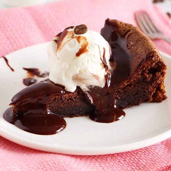 Espressolu bol çikolatalı glutensiz kek