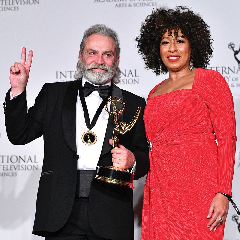 Haluk Bilginer Emmy Ödülü'nün sahibi oldu