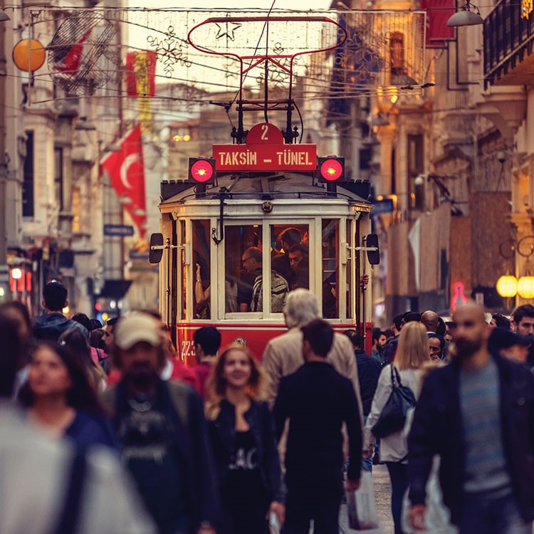 İstanbul keşifleri: Beyoğlu'nda iki tarihi apartman