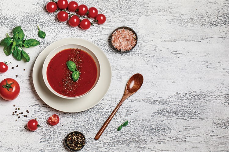 Soğuk domates çorbası Gazpacho nasıl yapılır?
