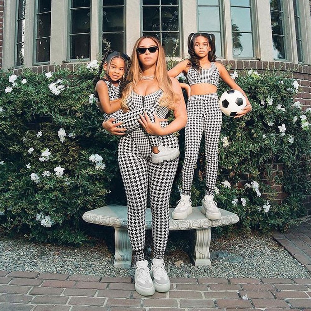 Beyonce, Halls of Ivy koleksiyonunun satışa çıktığını kızlarıyla duyurdu