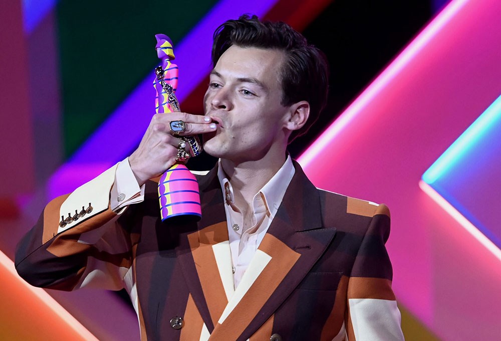 Harry Styles’a ‘birkaç şarkı’ için 1.3 milyon dolar teklif edildi!