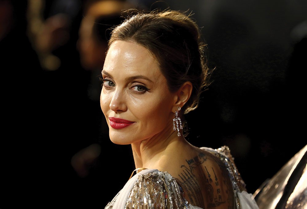 Angelina Jolie arılar için koruyucu anne oldu