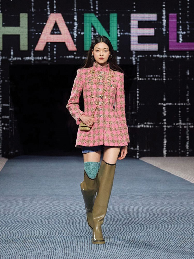 Bu kışın en beğenilen yağmur çizmesi Chanel’den geldi