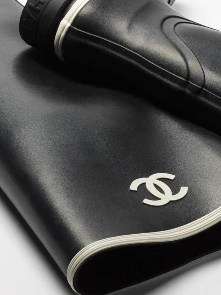 Bu kışın en beğenilen yağmur çizmesi Chanel’den geldi