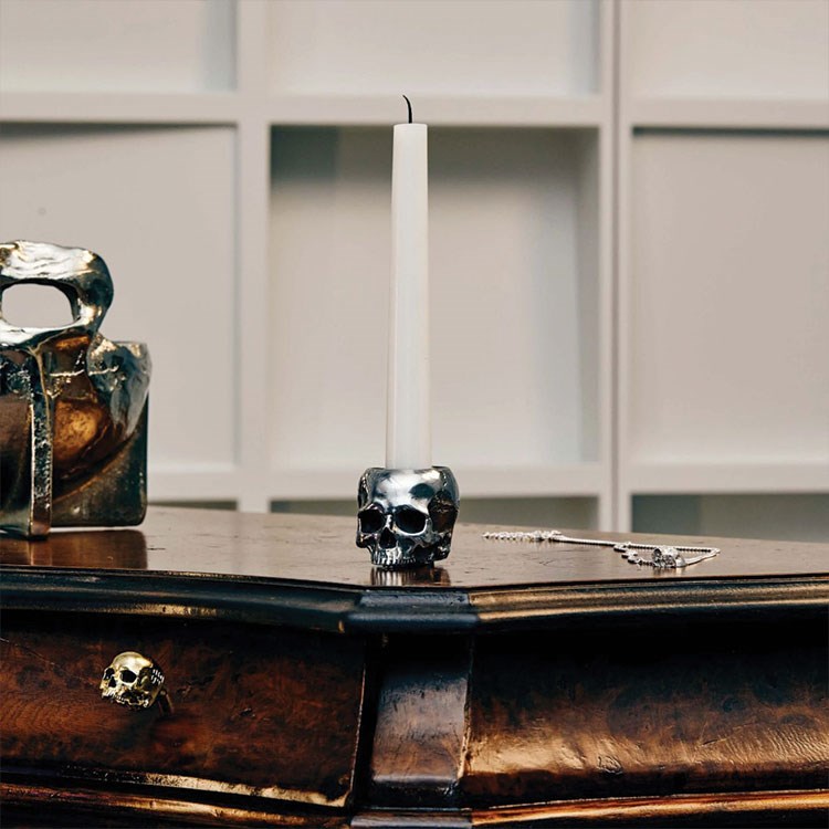 Travis Barker, kafatası temalı koleksiyon çıkardı