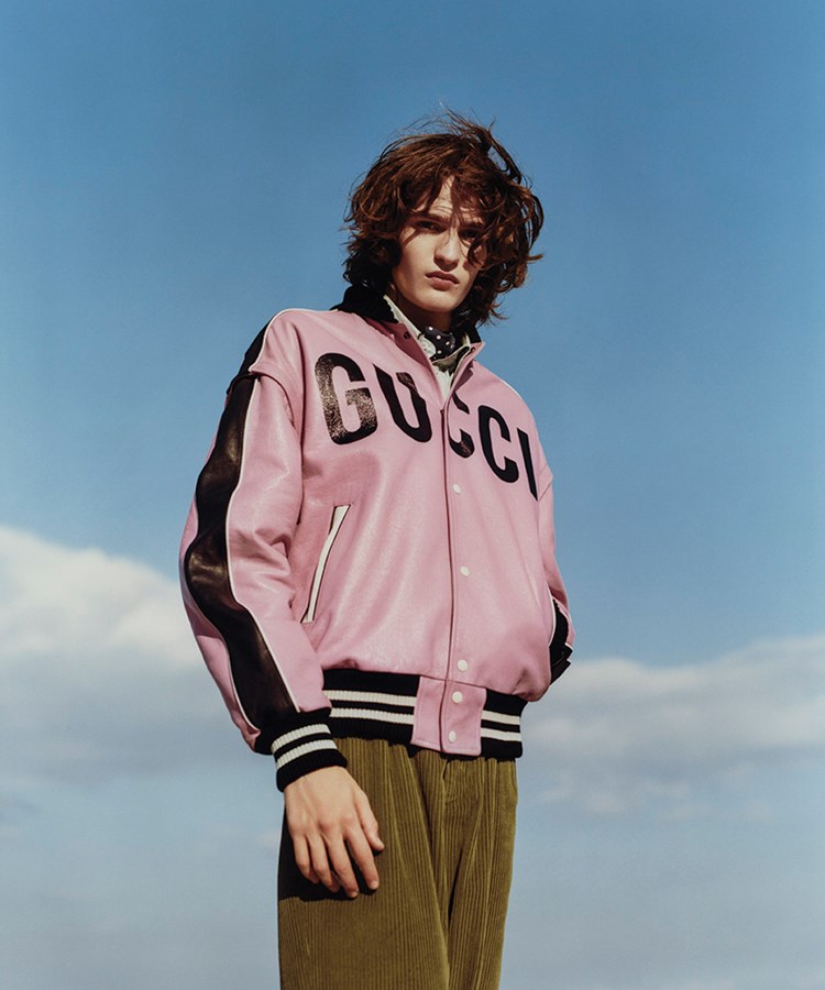 Gucci’den erkekler için renkli ve neşeli ananas koleksiyonu