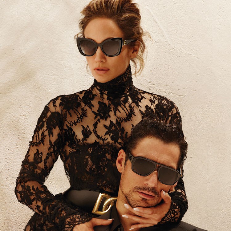 Dolce&Gabbana gözlüklerini Jennifer Lopez ve David Gandy tanıtıyor