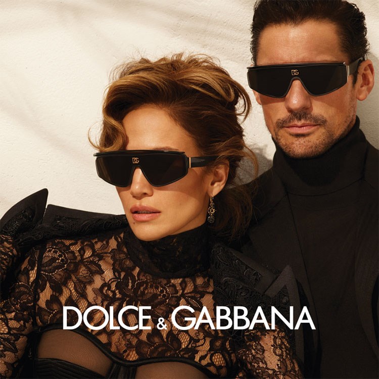 Dolce&Gabbana gözlüklerini Jennifer Lopez ve David Gandy tanıtıyor