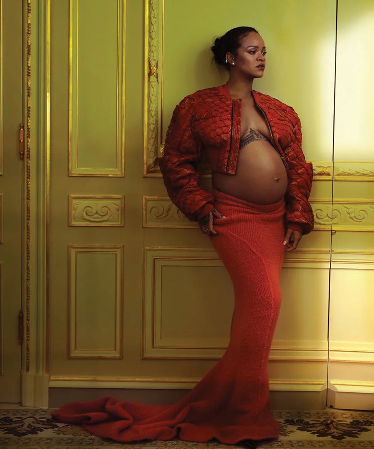 Rihanna, hamileliği ile ilgili her şeyi Vogue'a anlattı