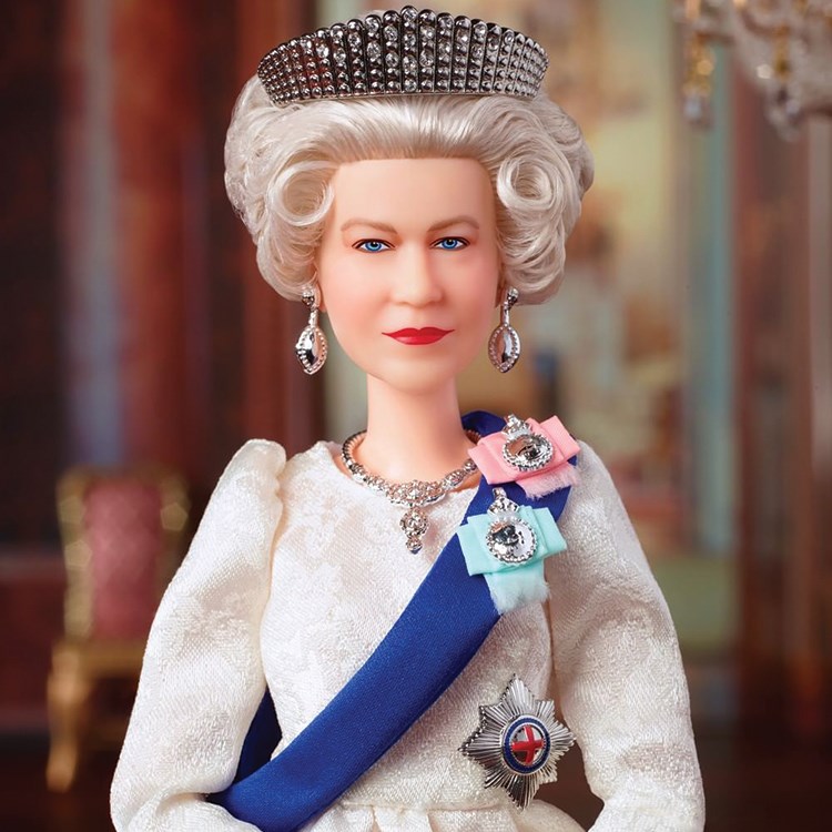 Barbie, Kraliçe Elizabeth’in bebeğini yaptı