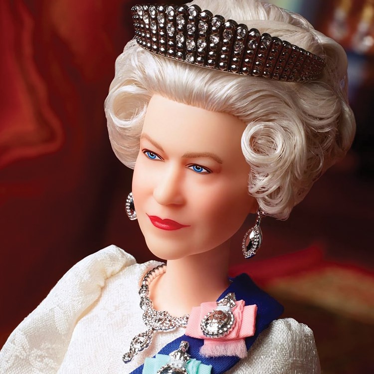 Barbie, Kraliçe Elizabeth’in bebeğini yaptı