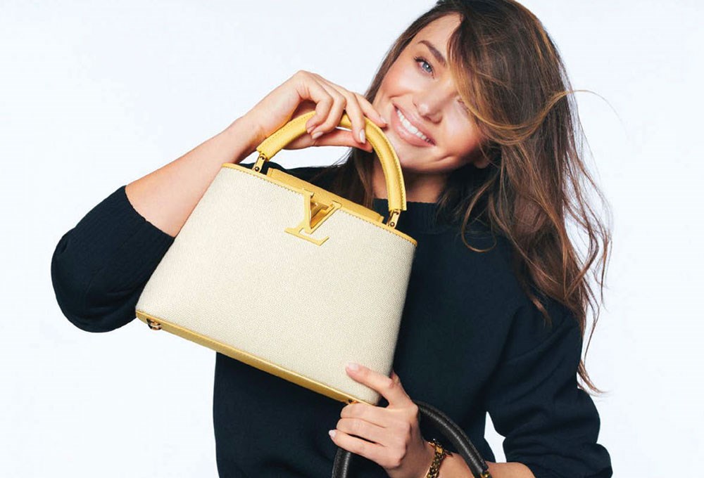 Miranda Kerr, Louis Vuitton’un Capucines çantasını yeniden yorumladı